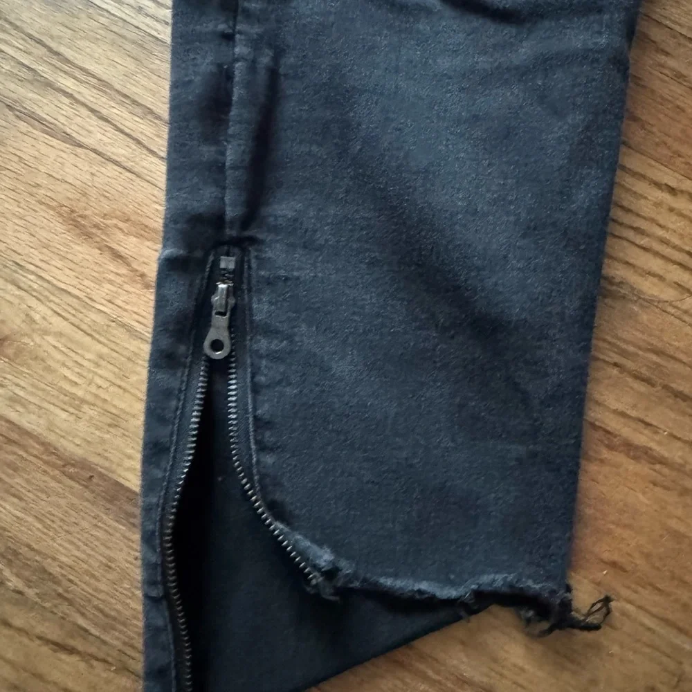 Democracy Black Ankle Jeans - Picture 2 of 14